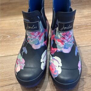 Joules Women's Vibrant Floral Rain Boots - Black and Pink